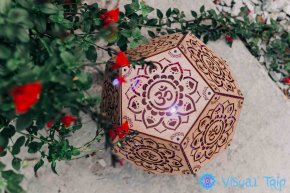 Интерьерный проекционный светильник Ом